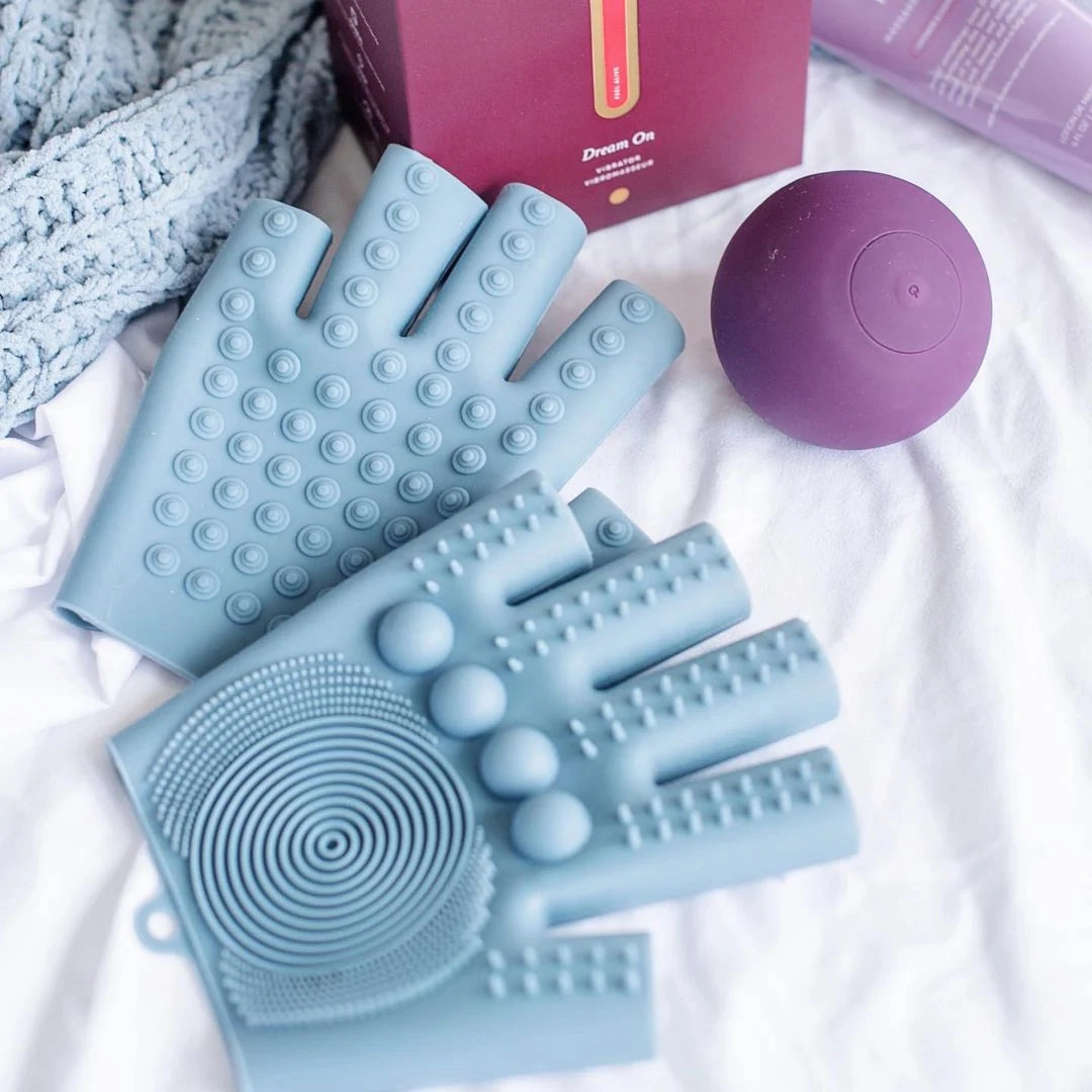 In Good Hands Massage Gloves - 25 LEFT! - IN STOCK - Pure Romance
